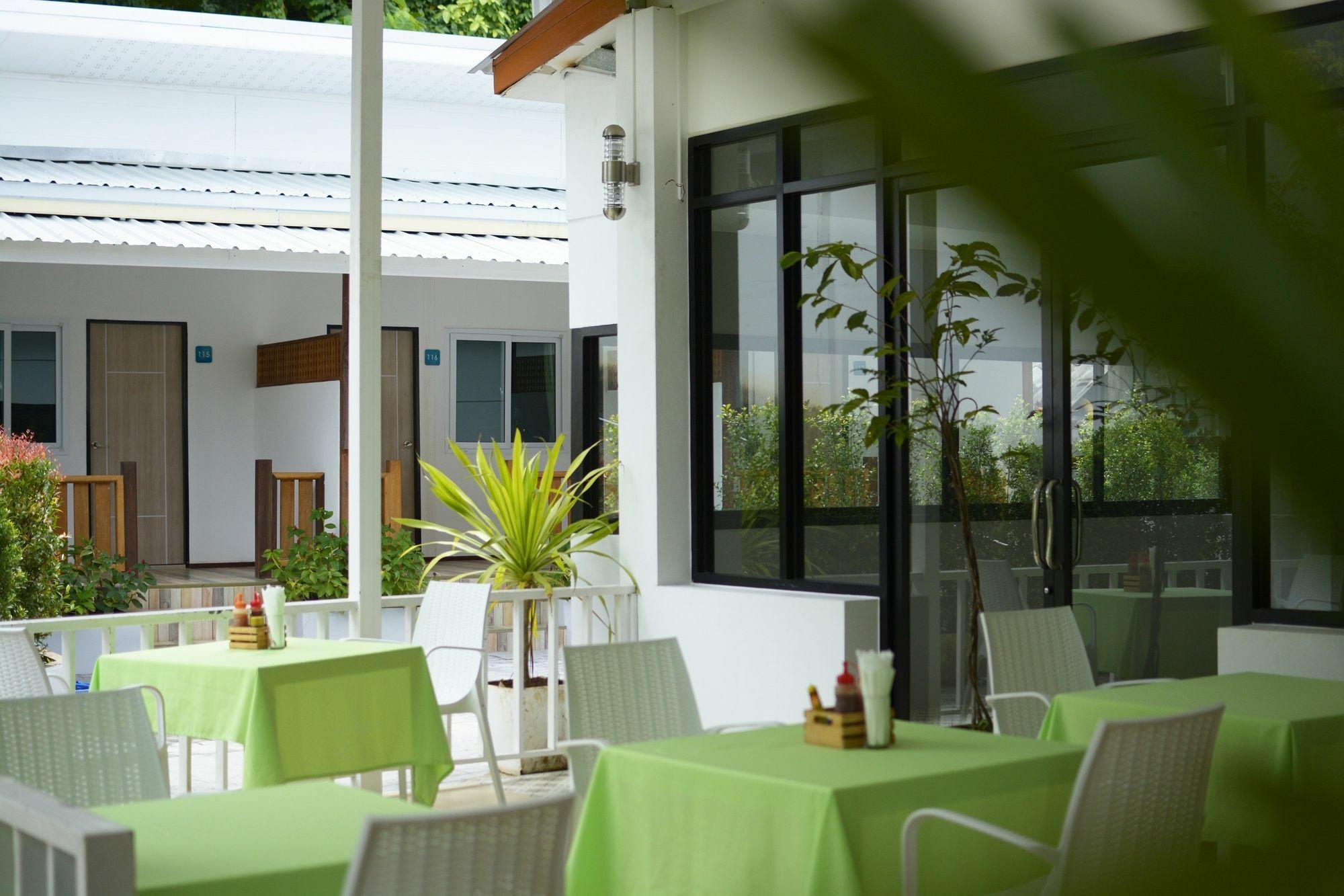 Irest Ao Nang Seafront Hostel Εξωτερικό φωτογραφία