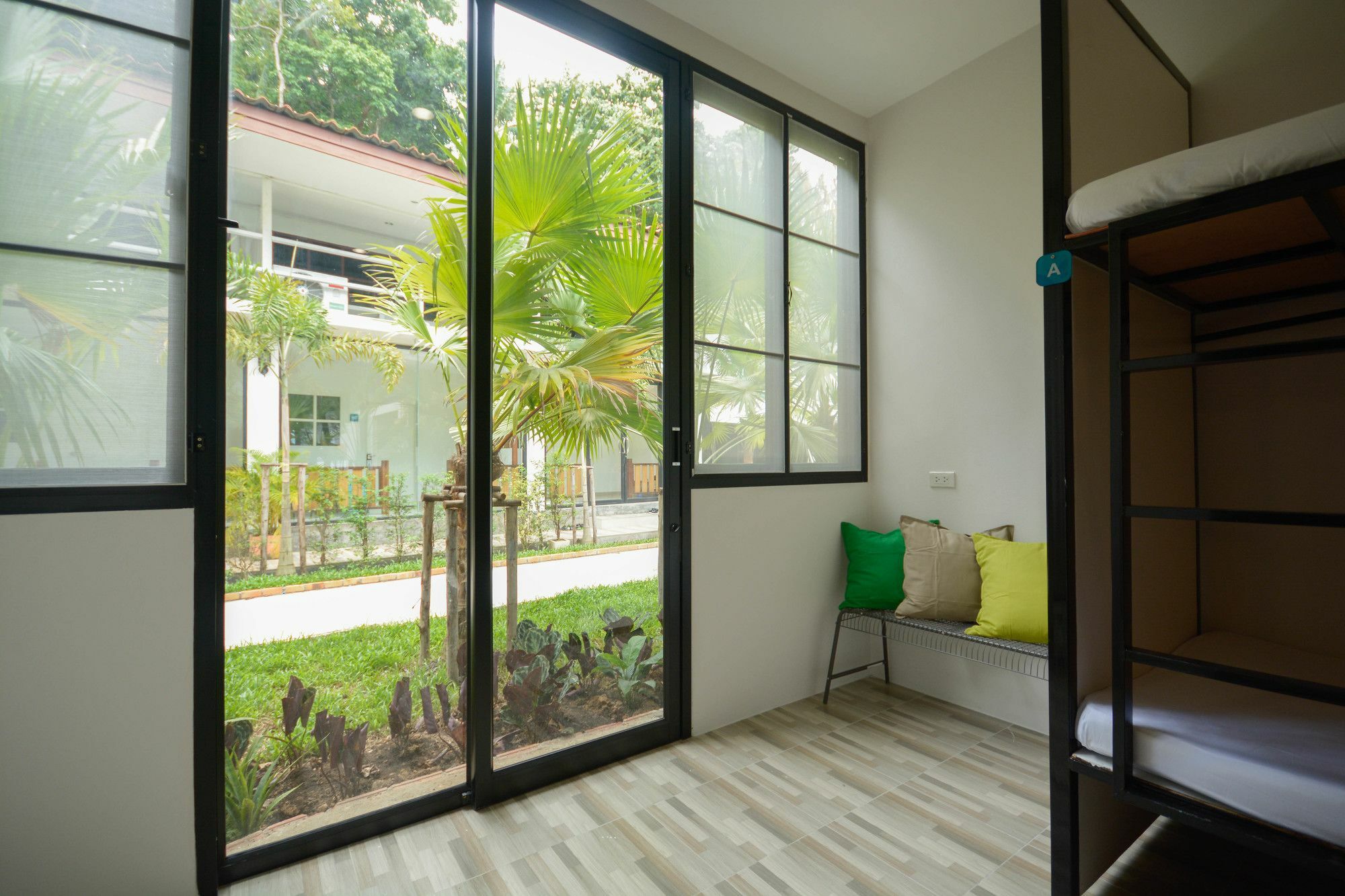 Irest Ao Nang Seafront Hostel Εξωτερικό φωτογραφία